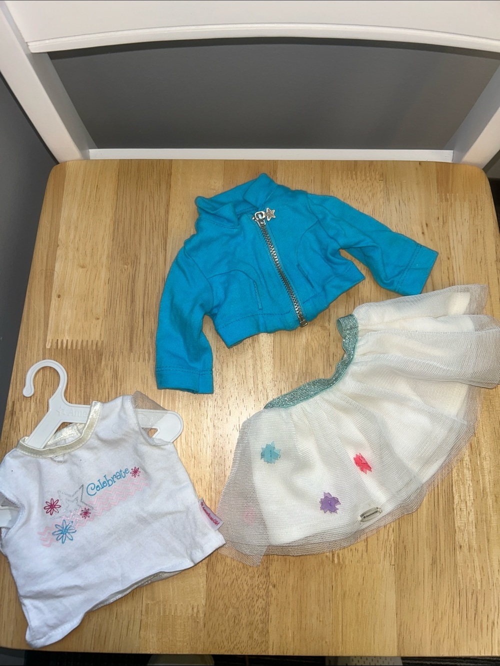 American Girl 18” Truly Me Doll Straight Brown Hair, Extra Clothes/Backpack/More - Picture 9 of 13
